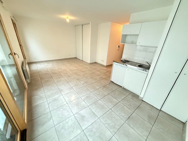 LYON 6E / BELLECOMBE - Image 2
