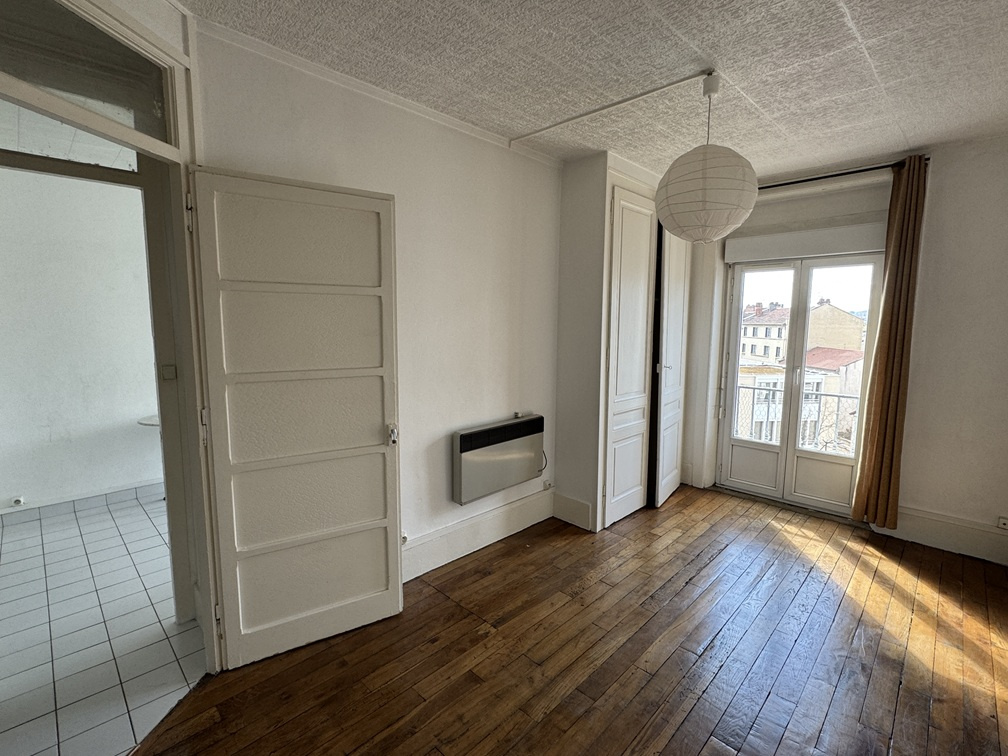 ENTRE JEAN MACE ET JET D'EAU