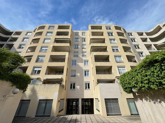 VILLEURBANNE/LIMITE LYON 6E