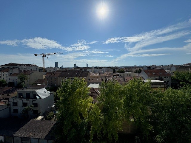 ENTRE REPUBLIQUE ET GRATTE CIEL