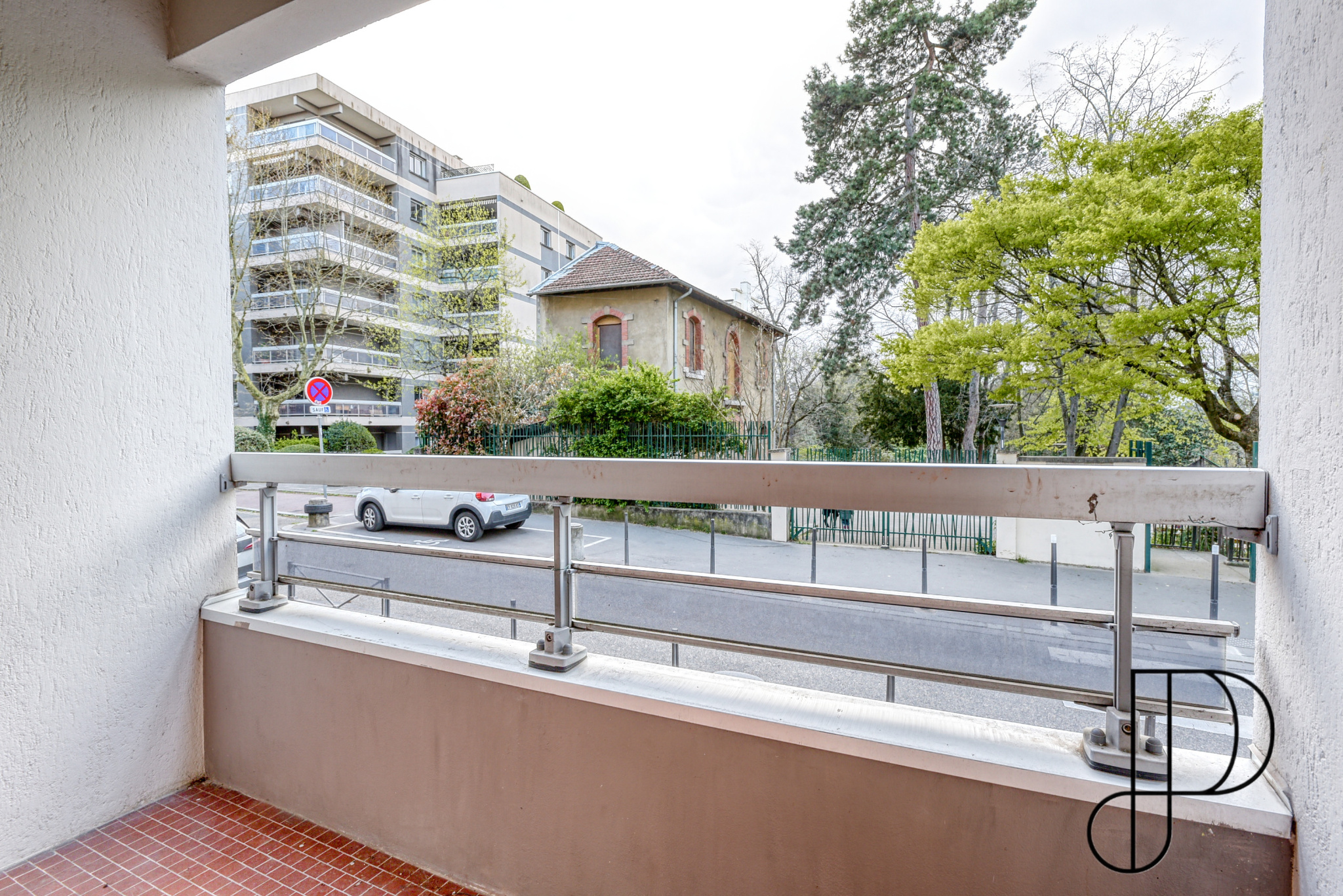 CROIX ROUSSE / Face au Parc POPY